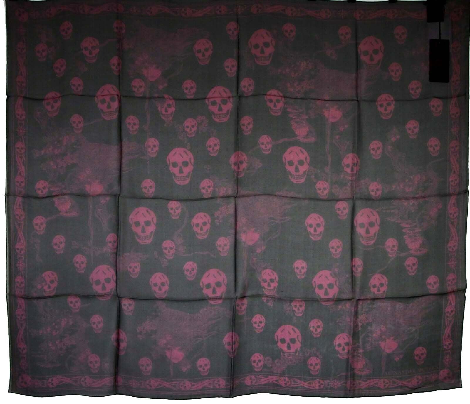 Alexander McQueen Women's Black / Light Purple Multiskull Print Silk Scarf